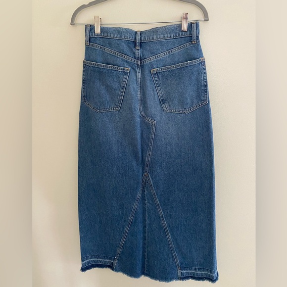 Denin maxi skirt from the Gap. - Picture 2 of 6